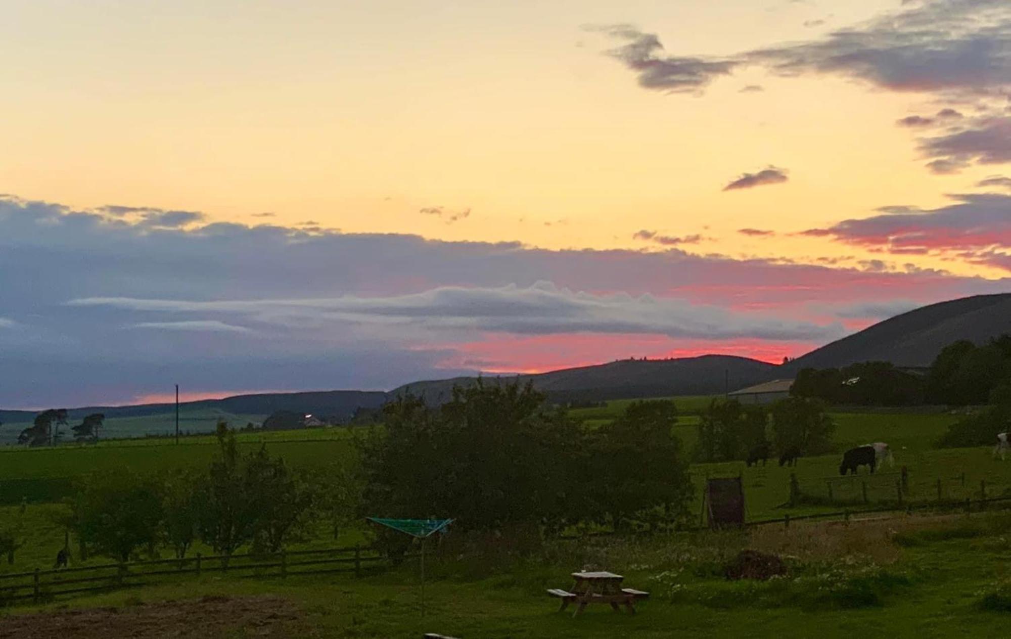 Wiston  The Granary At Tinto Retreats, Biggar Is A Gorgeous 3 Bedroom Stone Cottage מראה חיצוני תמונה